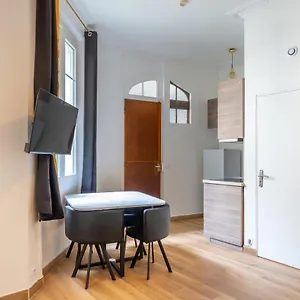  Appartement Metro Alexandre Dumas France